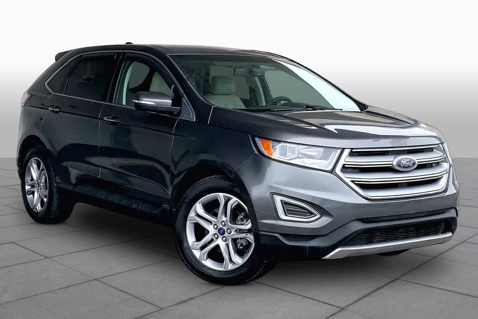 Used 2018 Ford Edge Titanium FWD image 4