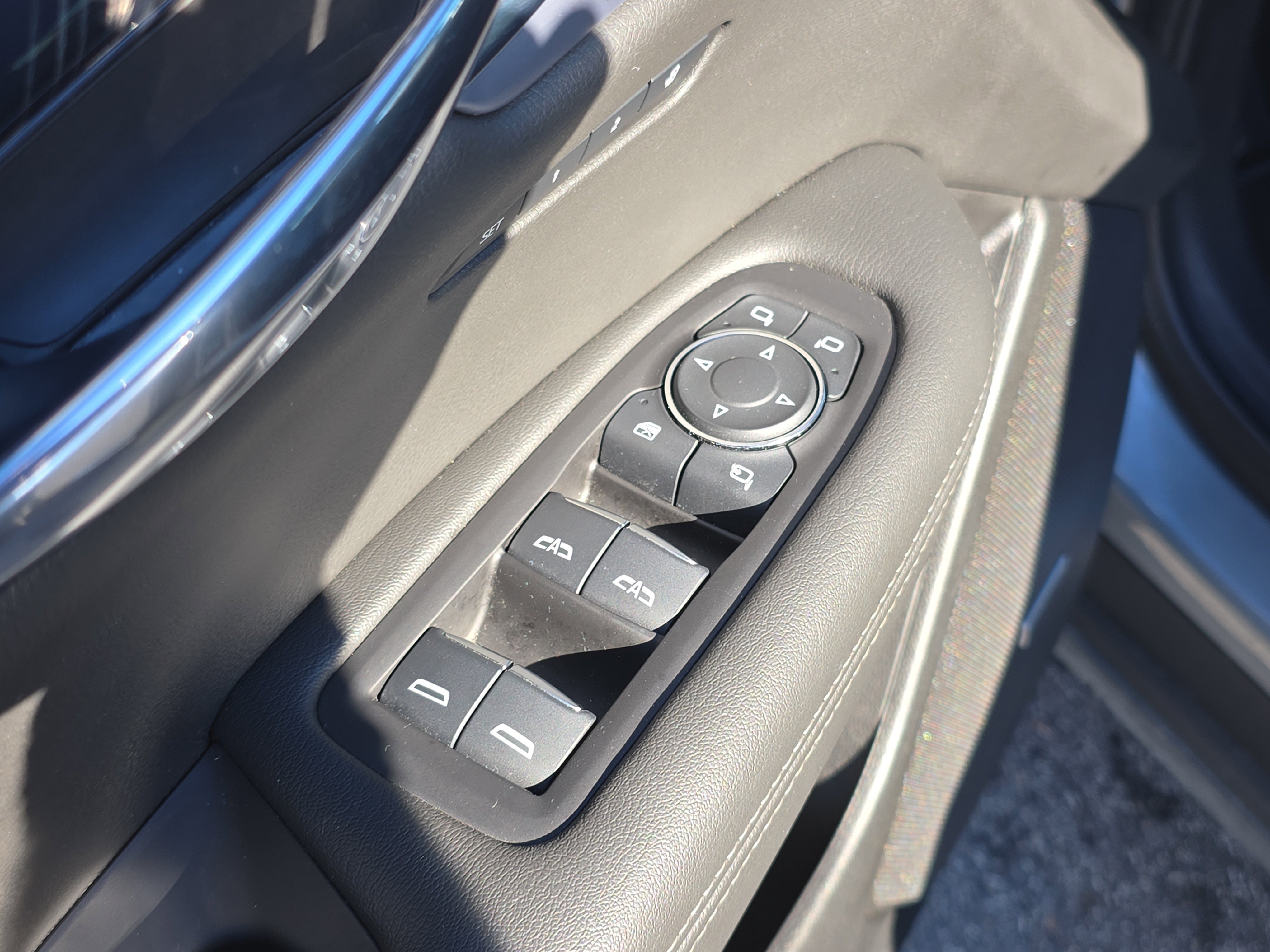 Used 2025 Cadillac XT6 Premium Luxury image 20