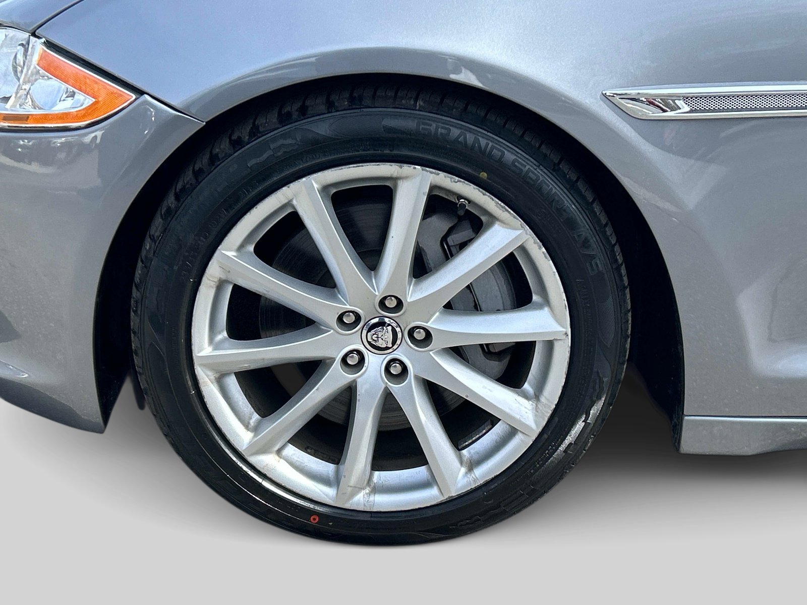 Used 2012 Jaguar XJ image 9