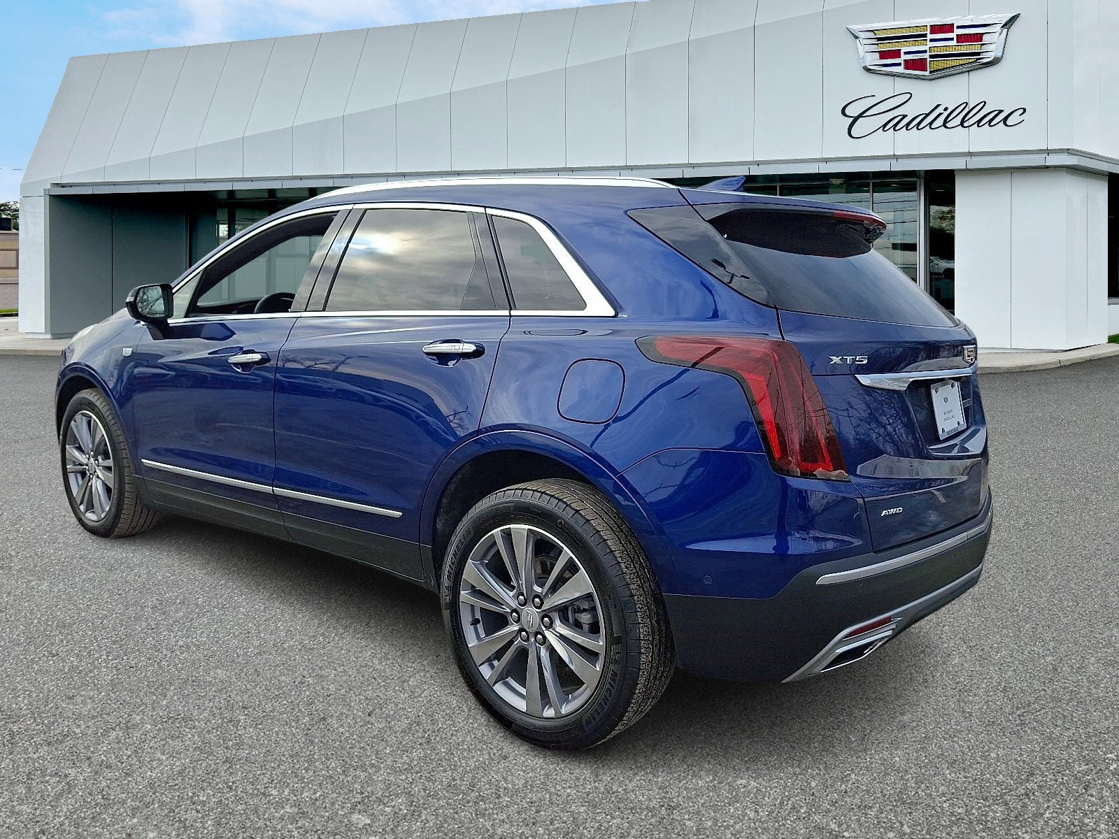 Certified 2023 Cadillac XT5 Premium Luxury w/ Platinum Package image 3