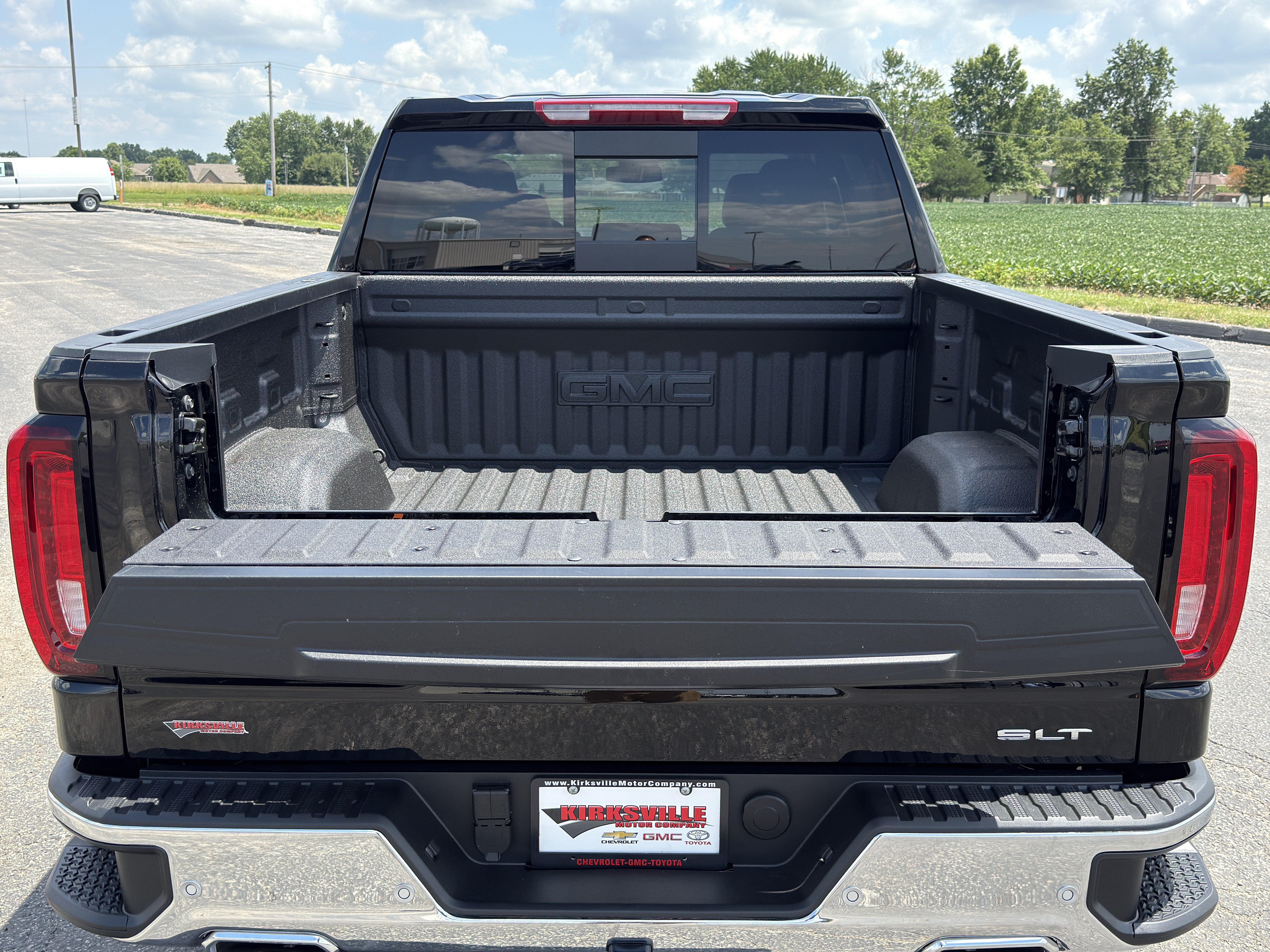 New 2026 GMC Sierra 1500 SLT w/ SLT Premium Plus Package AWD/4WD image 13