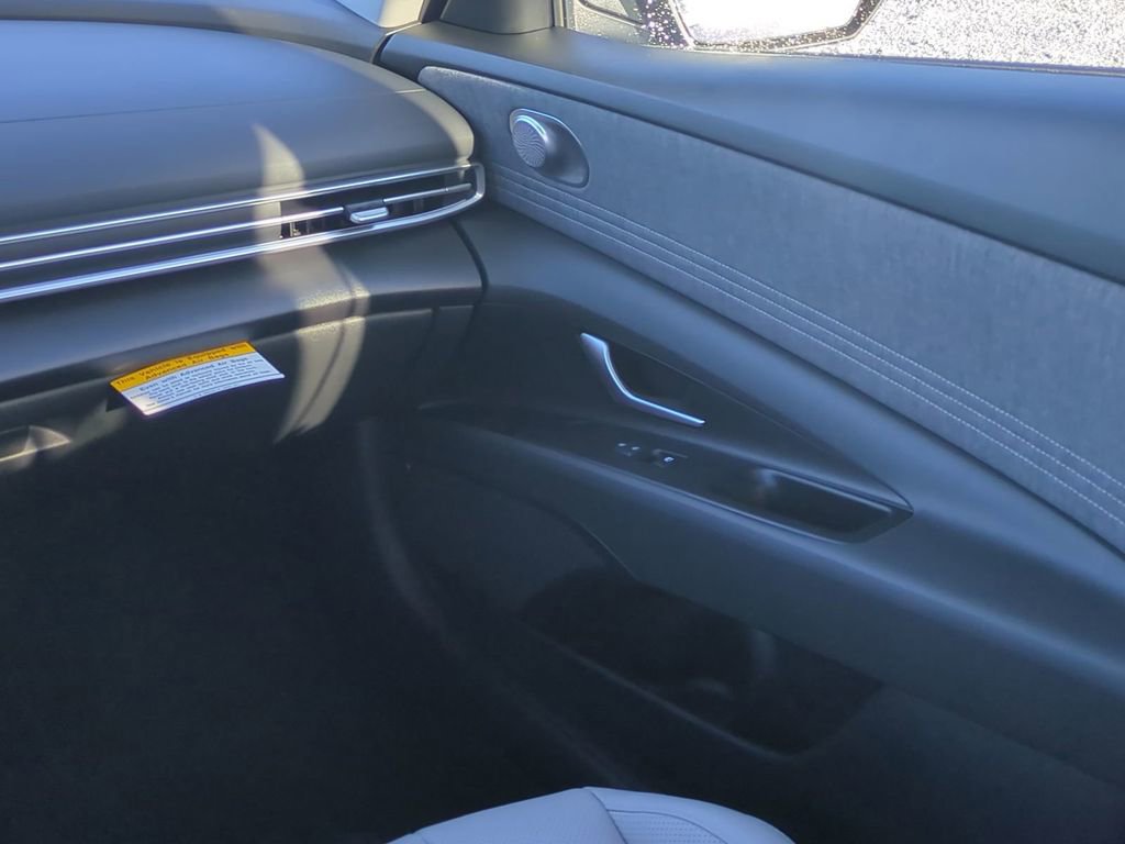 New 2026 Hyundai Elantra Limited image 18