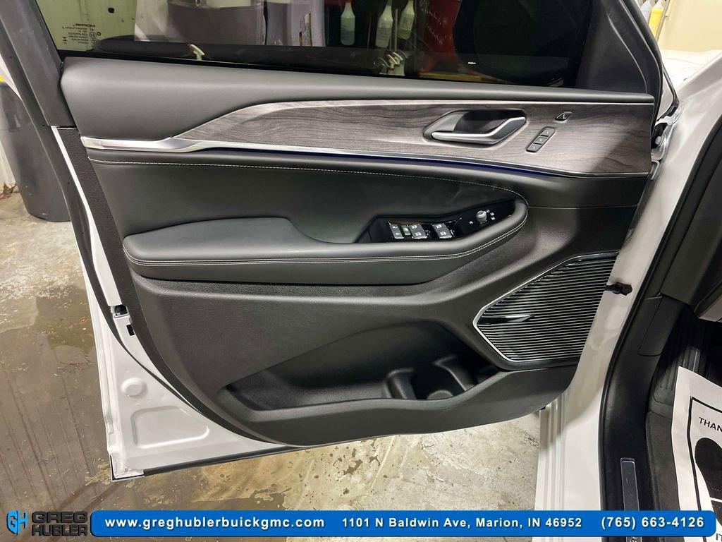 Used 2024 Jeep Grand Cherokee Overland w/ Luxury Tech Group IV image 18