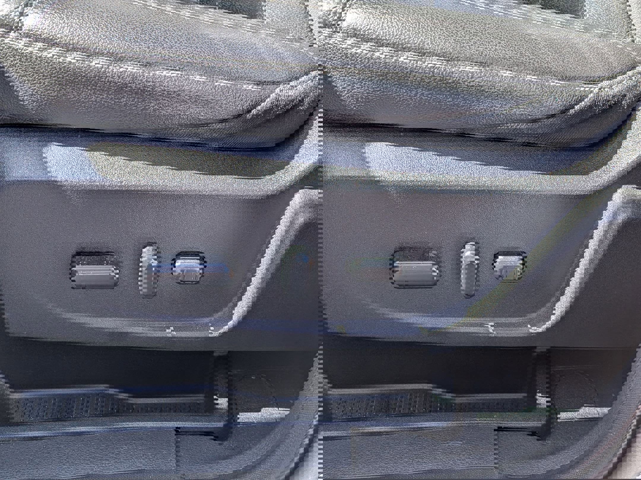 Used 2016 Ford Escape Titanium w/ Equipment Group 301A FWD image 12