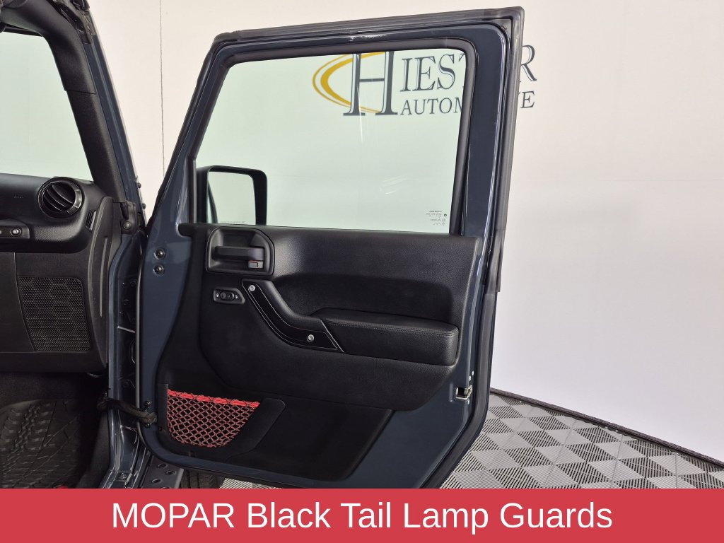 Used 2017 Jeep Wrangler Unlimited Rubicon AWD/4WD image 33