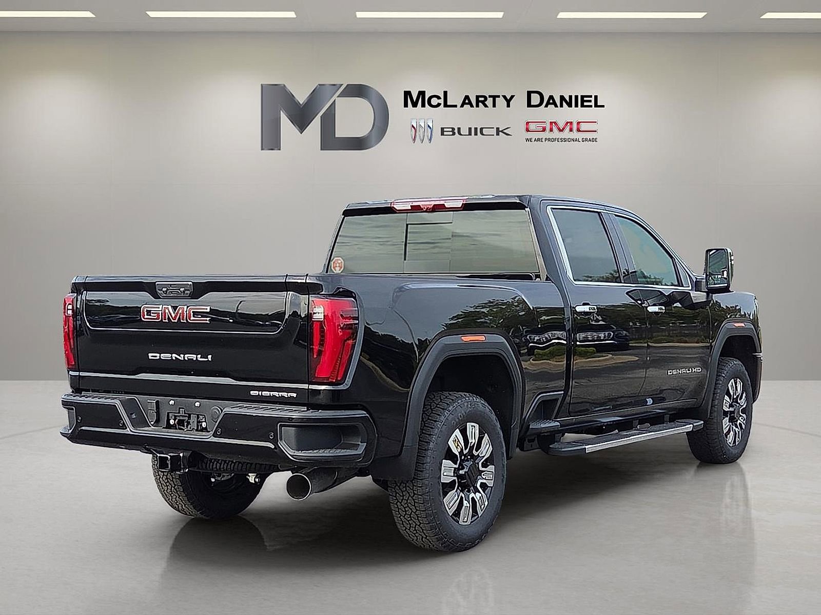 Used 2025 GMC Sierra 2500 Denali w/ Denali Reserve Package image 5