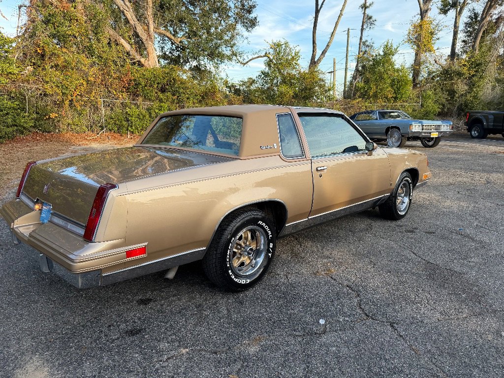 Used 1987 Oldsmobile Cutlass Supreme Brougham image 4