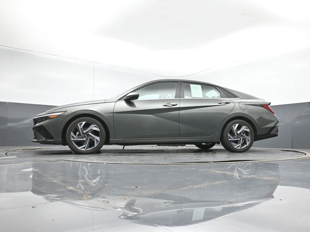 Used 2025 Hyundai Elantra Limited FWD image 39