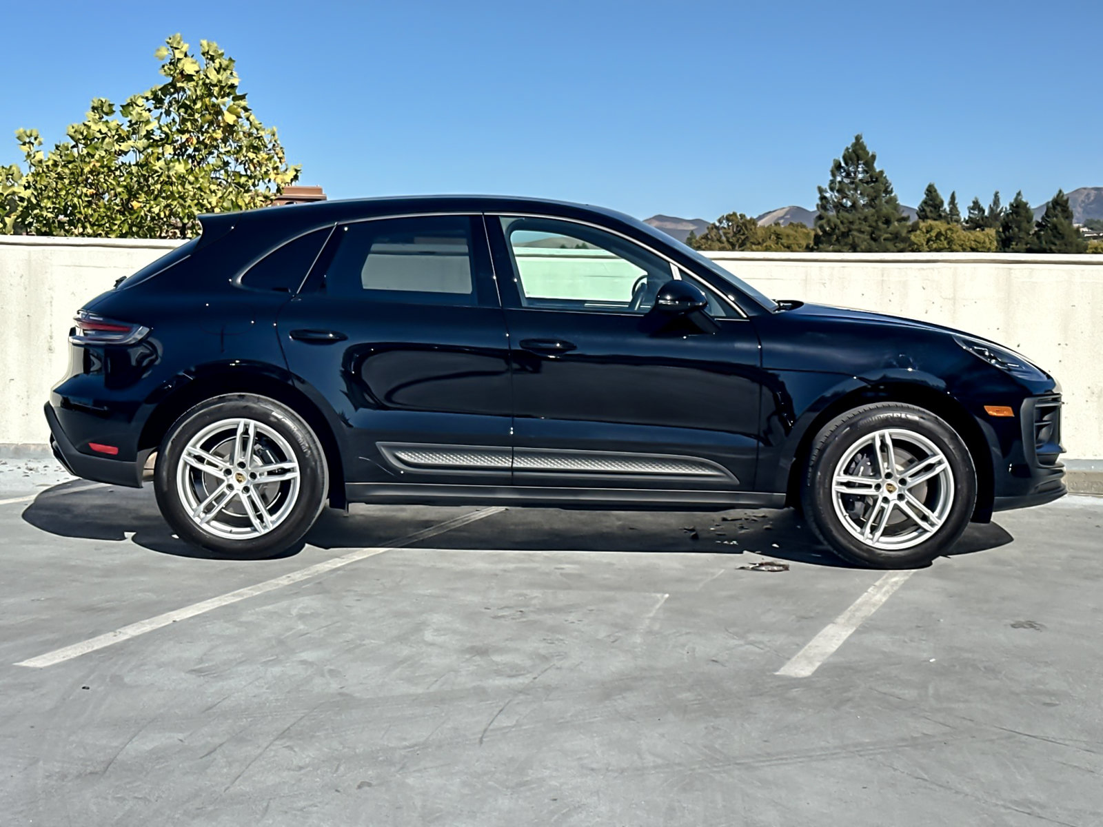 Certified 2023 Porsche Macan AWD/4WD image 10
