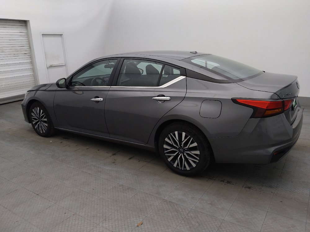 Used 2024 Nissan Altima 2.5 SV image 3