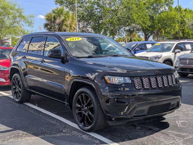 Used 2019 Jeep Grand Cherokee Altitude RWD image 3