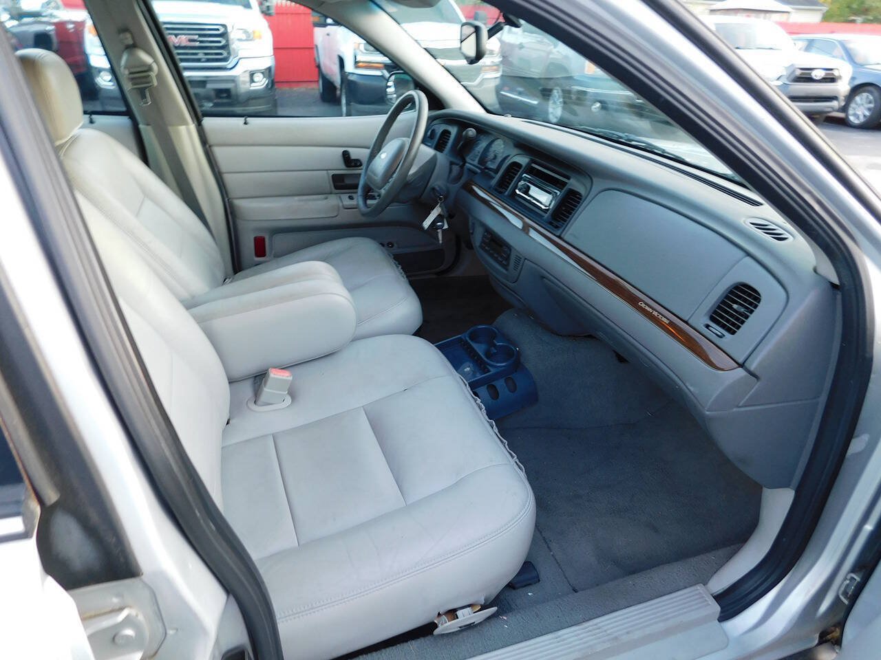 Used 2003 Ford Crown Victoria LX RWD image 14