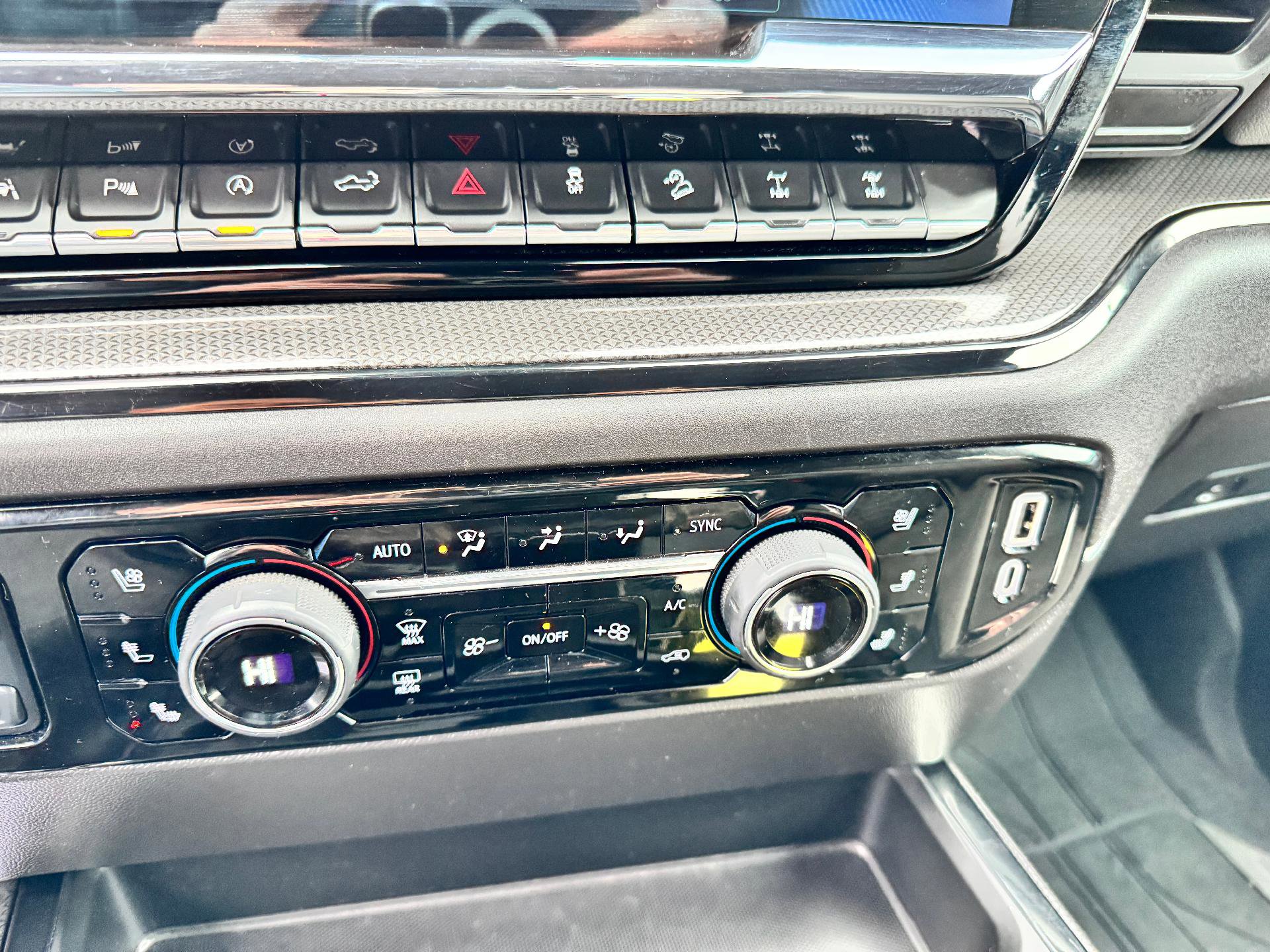 Used 2024 Chevrolet Silverado 1500 ZR2 w/ Technology Package image 33