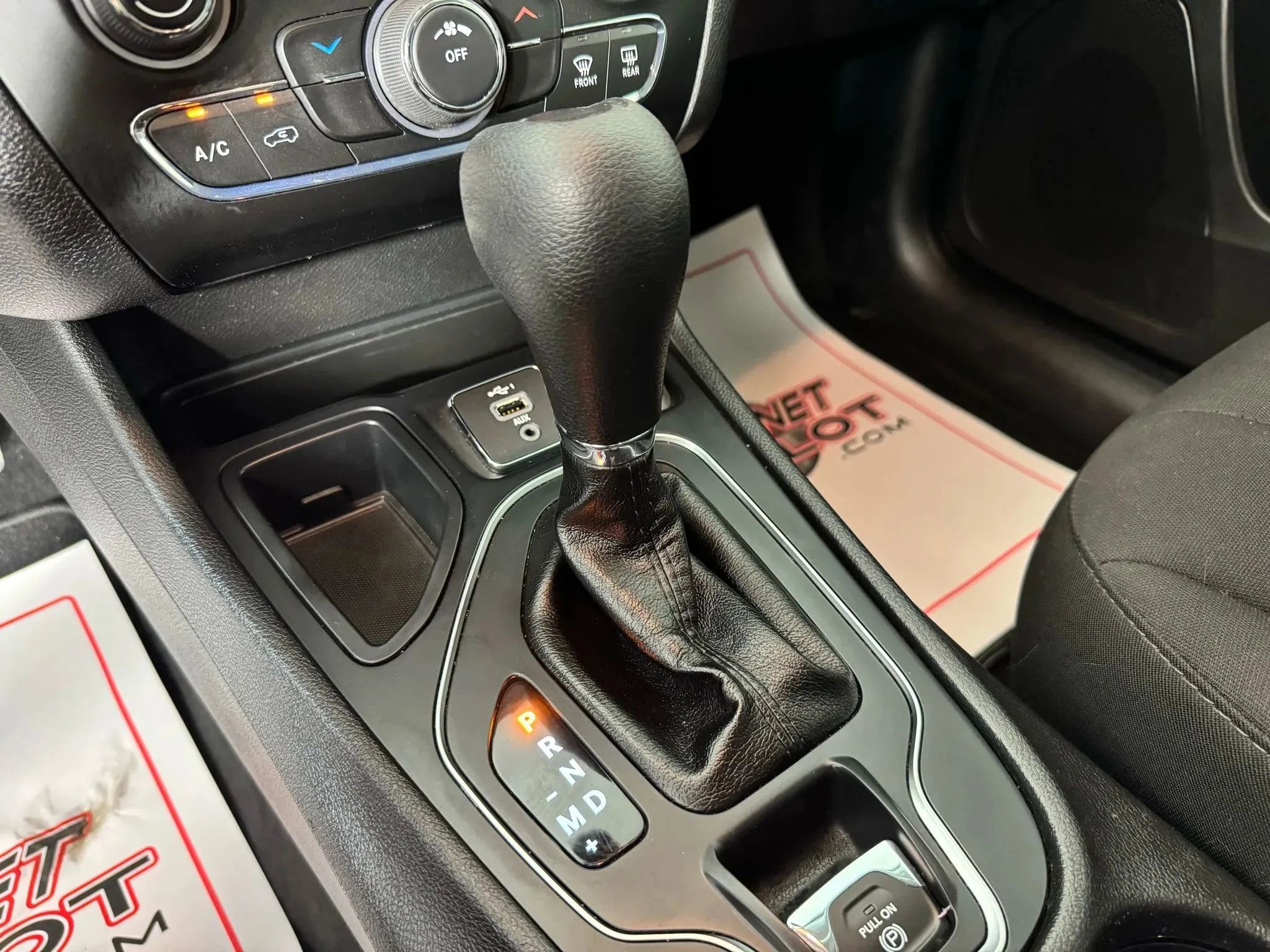 Used 2019 Jeep Cherokee Latitude w/ Popular Appearance Group FWD image 21