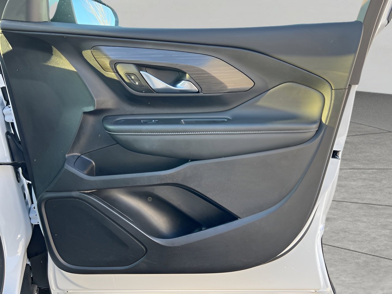 Used 2024 GMC Terrain SLE image 61