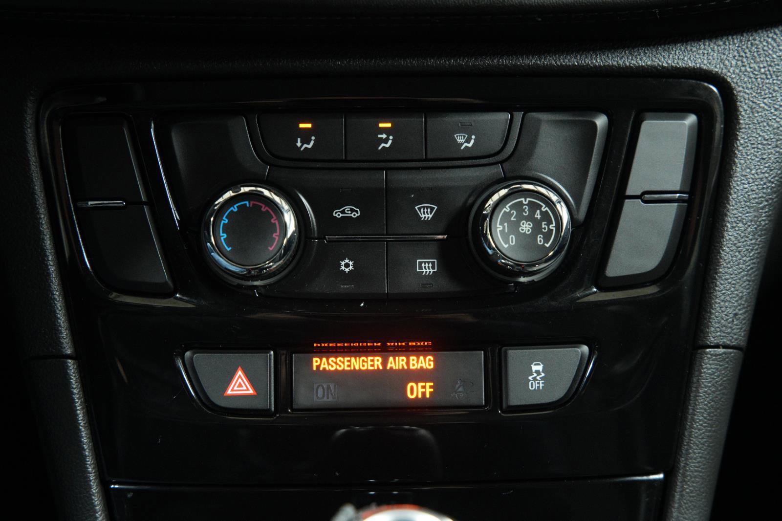 Used 2020 Buick Encore Preferred image 36