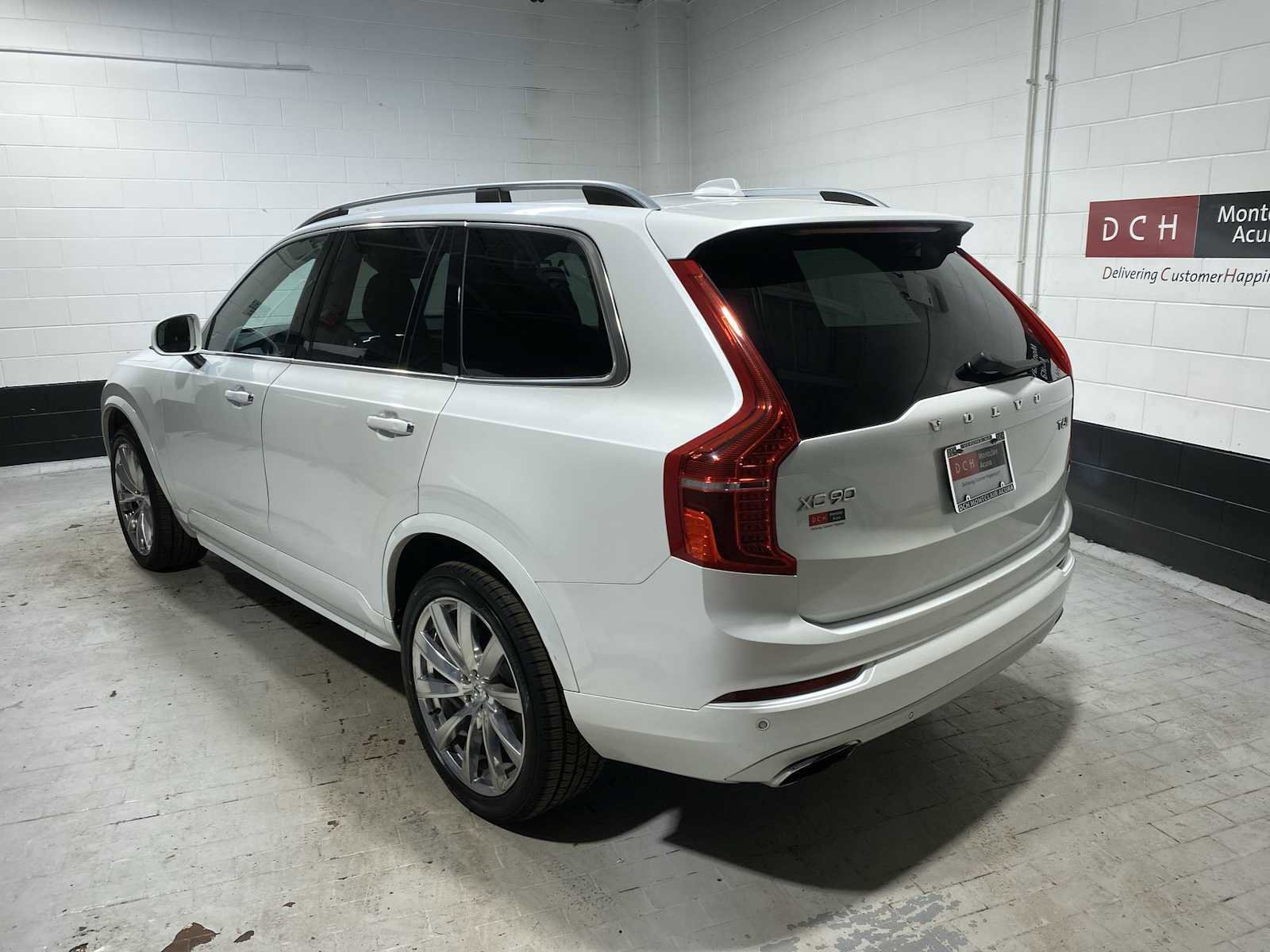 Used 2017 Volvo XC90 T6 Momentum w/ Vision Package image 4