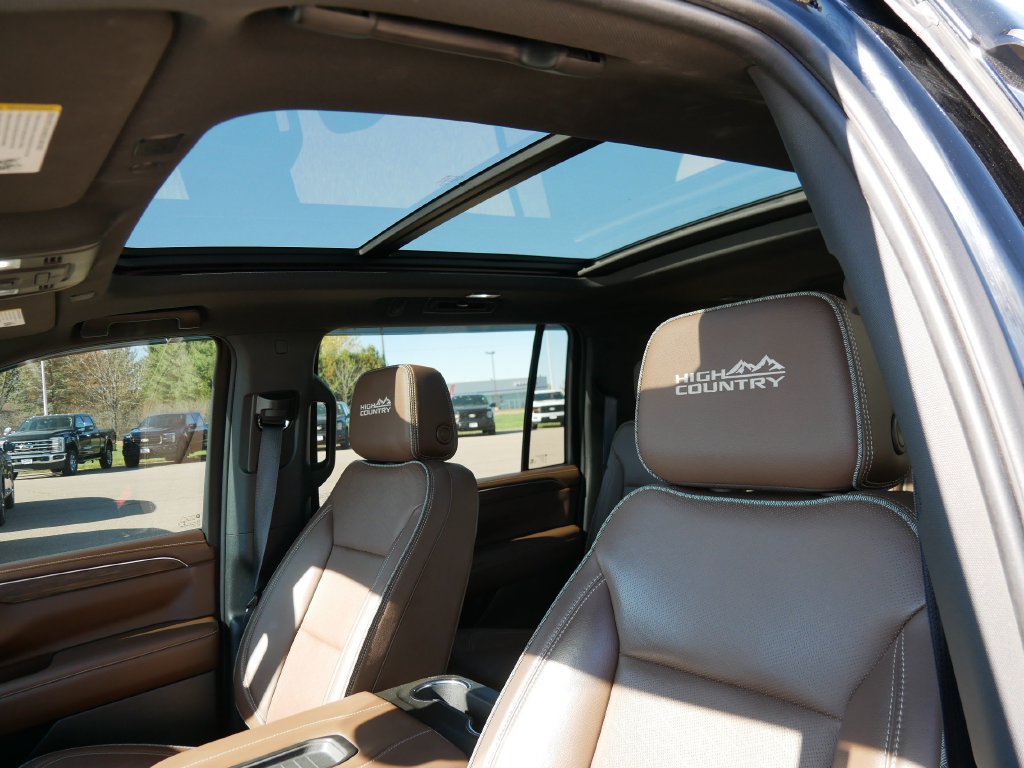 Used 2023 Chevrolet Suburban High Country AWD/4WD image 22