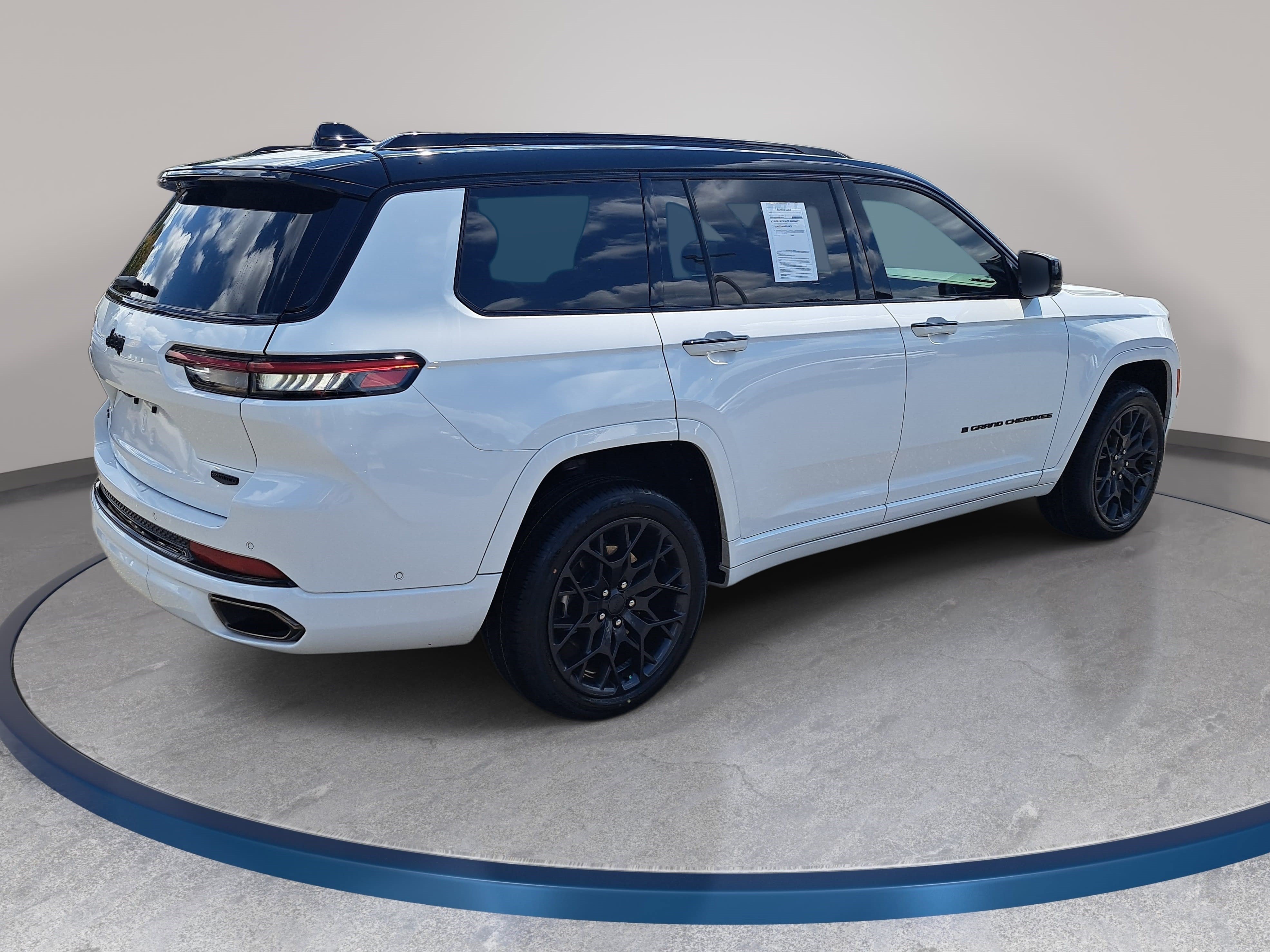 Used 2024 Jeep Grand Cherokee L Summit AWD/4WD image 5