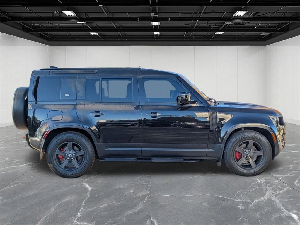 Used 2022 Land Rover Defender 110 image 11