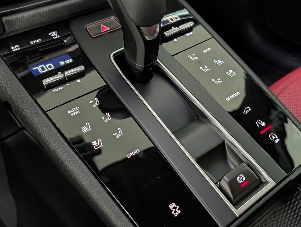 New 2026 Porsche Macan AWD/4WD image 33