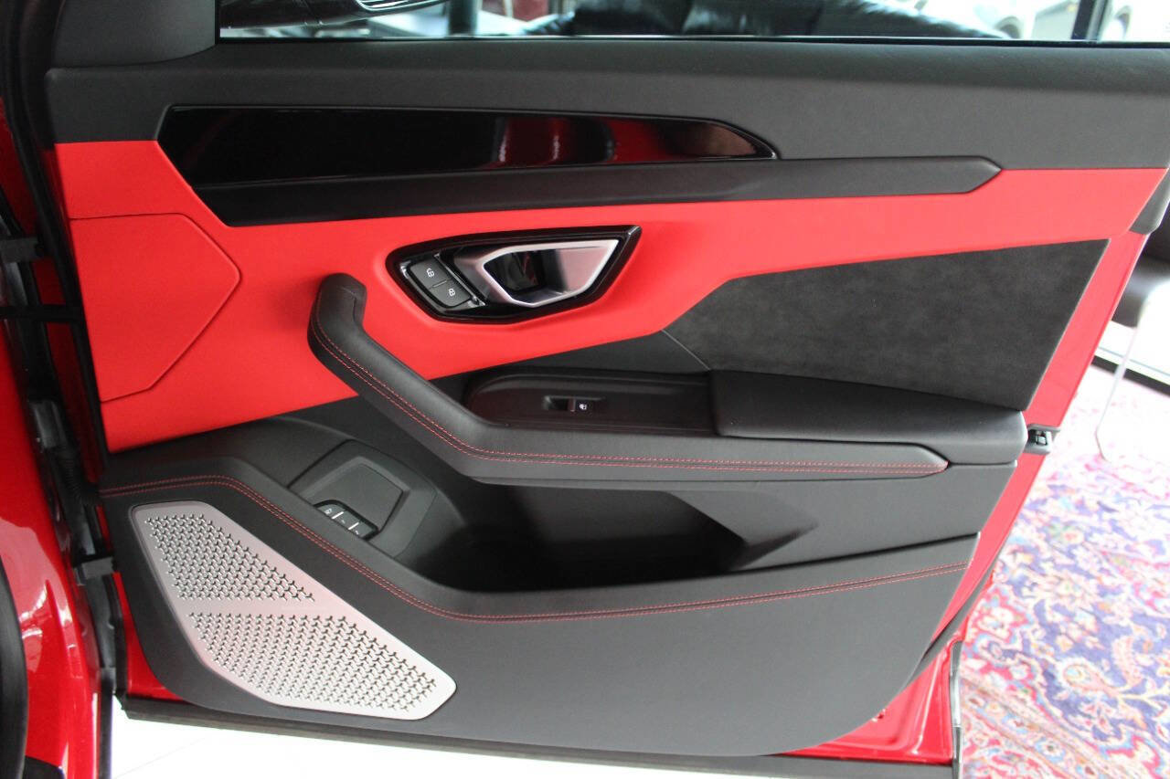 Used 2023 Lamborghini Urus S image 13