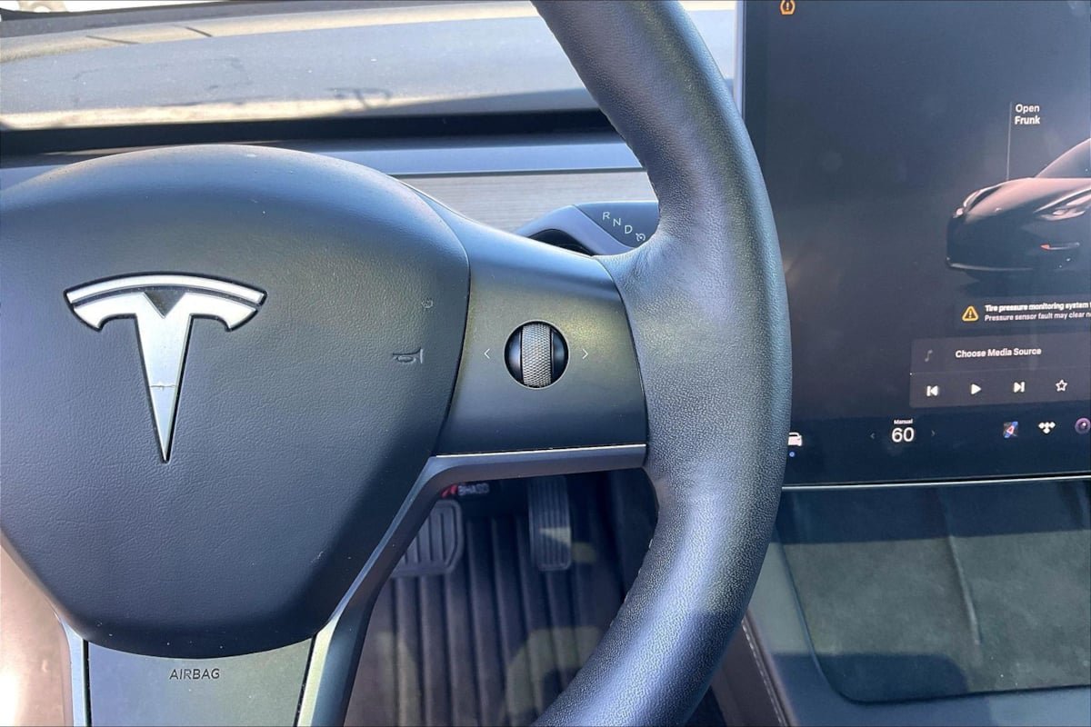 Used 2023 Tesla Model 3 Standard Range RWD image 18