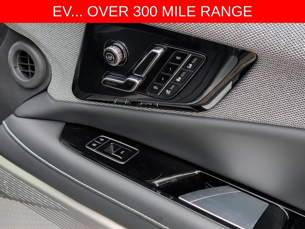 Used 2025 Cadillac Optiq Sport 2 w/ LPO, Floor Liner Package AWD/4WD image 36