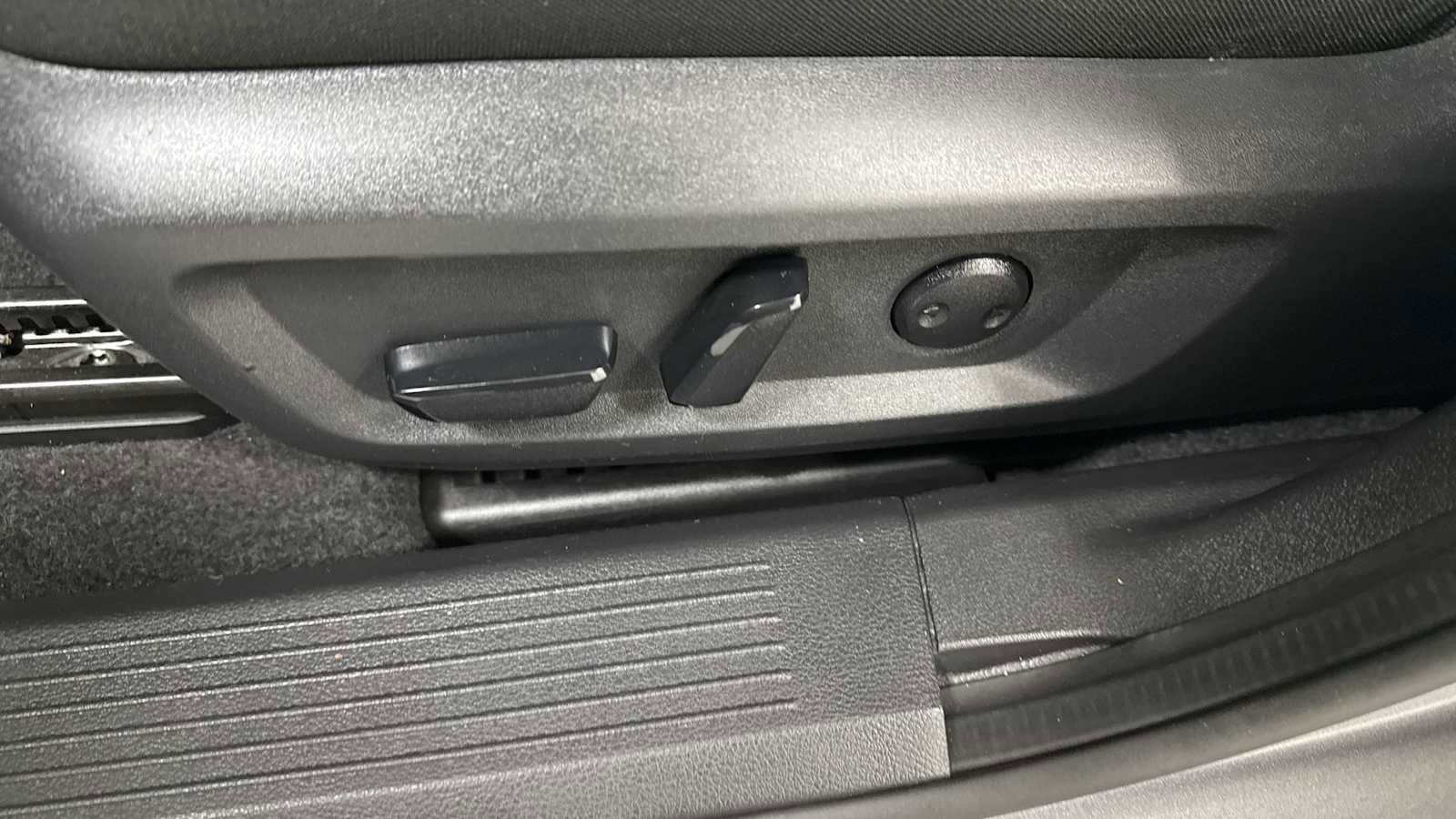 Used 2022 Nissan Rogue SV image 14