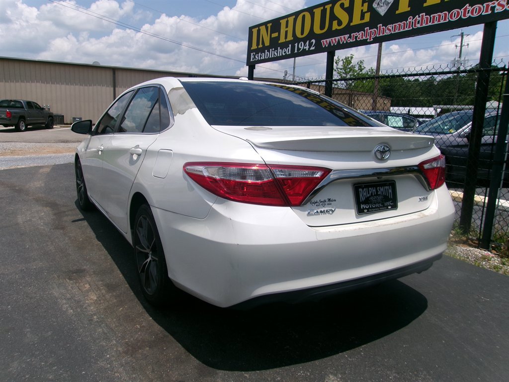 Used 2015 Toyota Camry SE image 11