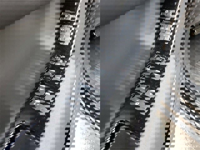 Used 2025 Land Rover Range Rover Velar Dynamic SE image 75