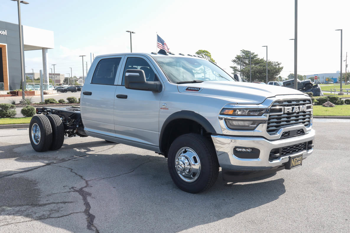 New 2027 RAM 3500 Tradesman AWD/4WD image 3