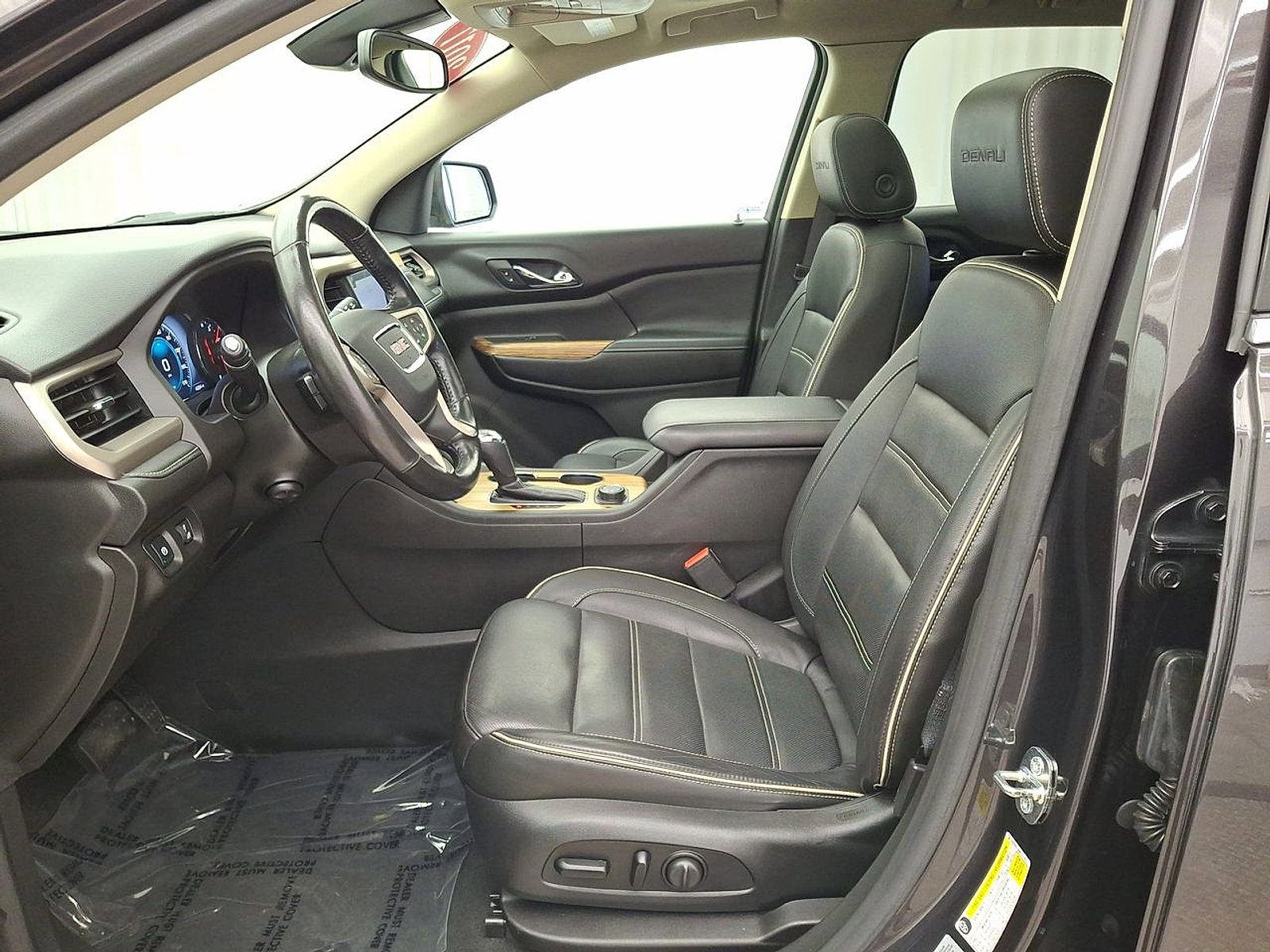 Used 2017 GMC Acadia Denali w/ Technology Package image 11