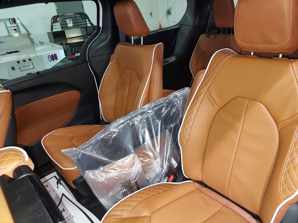 New 2026 Chrysler Pacifica Pinnacle w/ Trailer Tow Group image 29