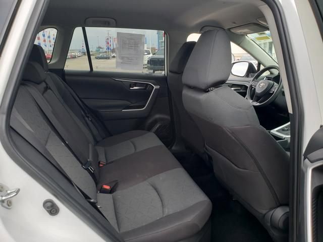 Used 2025 Toyota RAV4 XLE AWD/4WD image 17