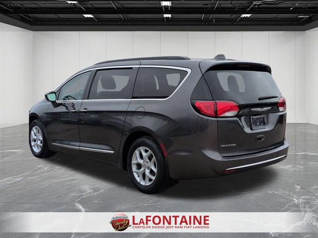 Used 2017 Chrysler Pacifica Touring-L w/ Tire & Wheel Group image 3
