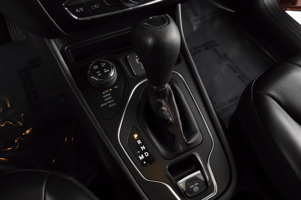 Used 2020 Jeep Cherokee Trailhawk w/ Cold Weather Group image 18