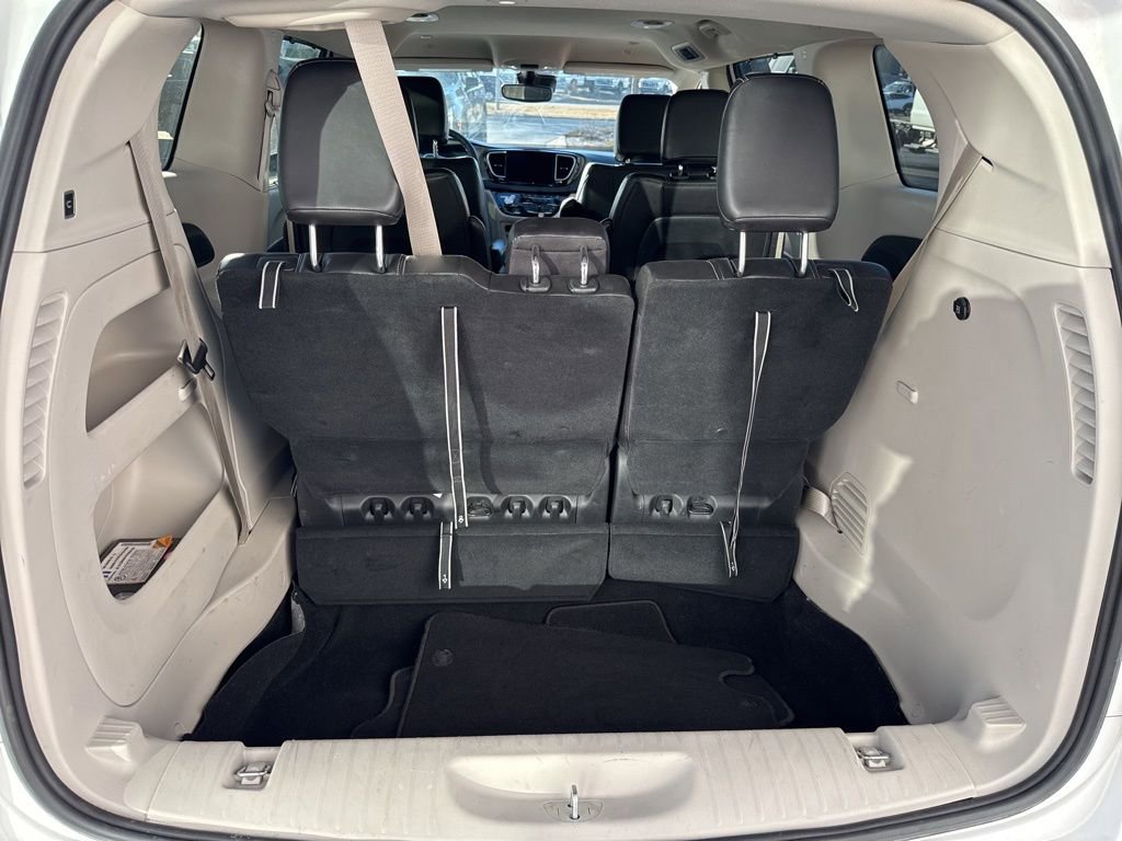 Used 2024 Chrysler Pacifica Touring-L image 25