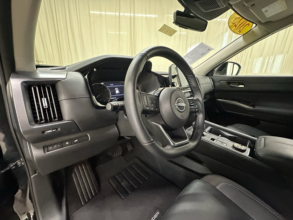 Used 2025 Nissan Pathfinder SL AWD/4WD image 27