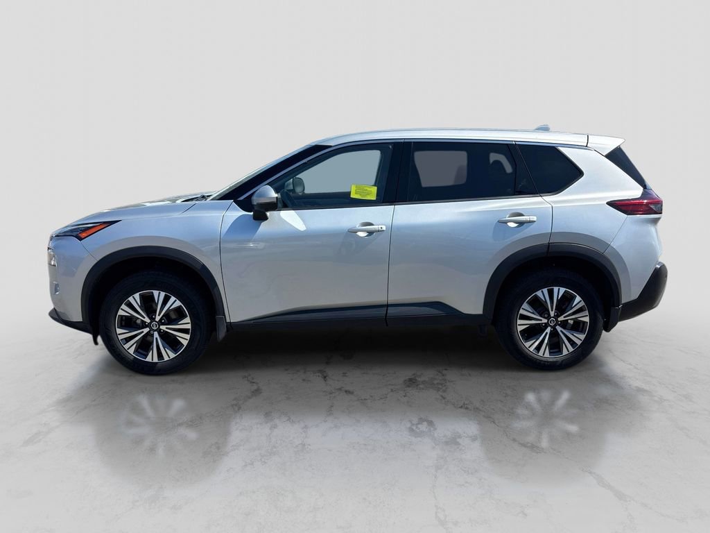 Used 2021 Nissan Rogue SV image 2