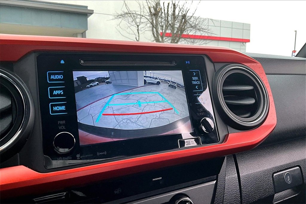 Used 2017 Toyota Tacoma TRD Off-Road image 13