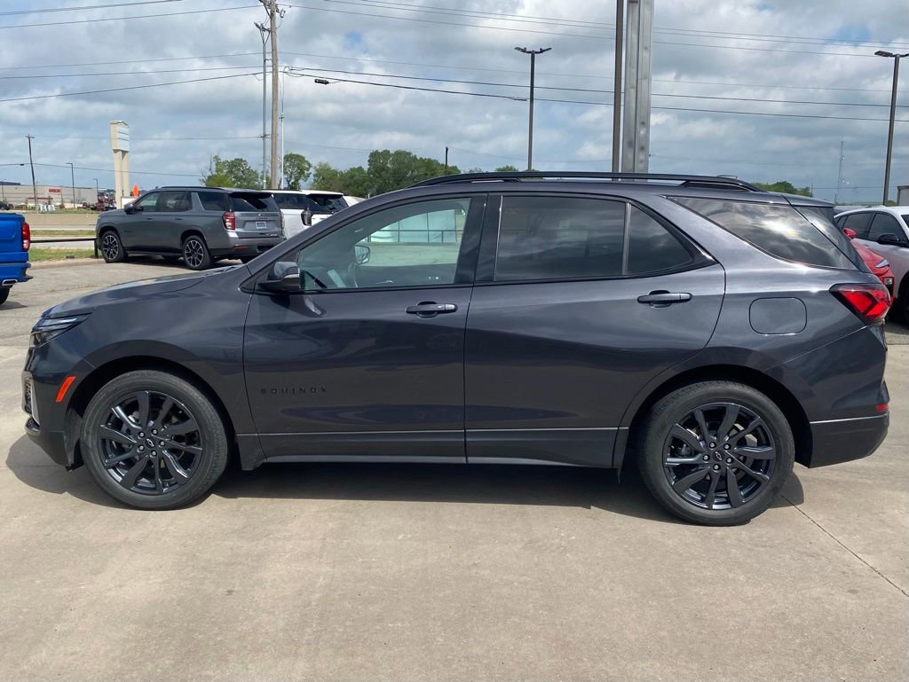 Used 2023 Chevrolet Equinox RS image 2