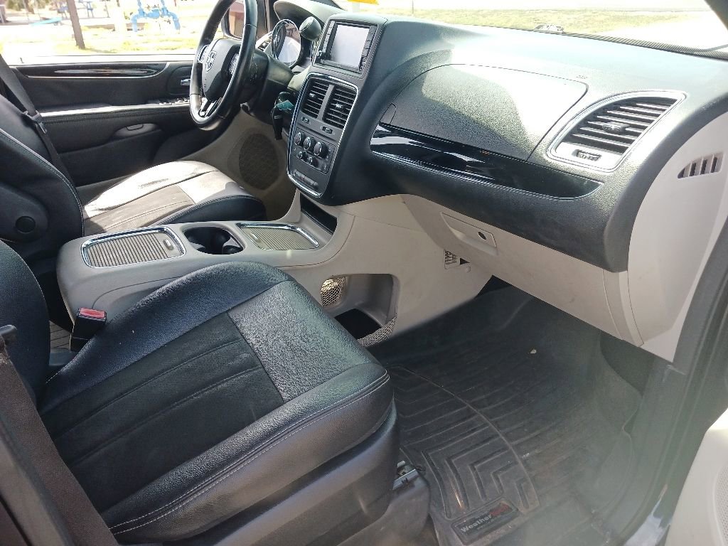 Used 2019 Dodge Grand Caravan SXT FWD image 14