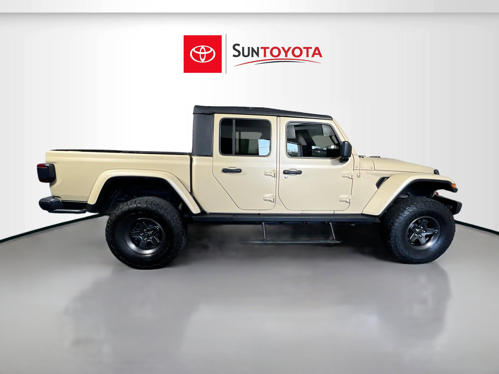 Used 2021 Jeep Gladiator Rubicon image 2