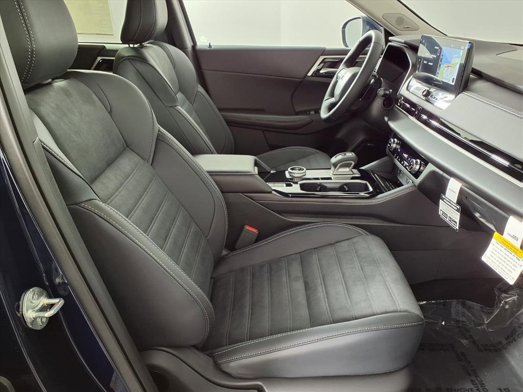 New 2025 Mitsubishi Outlander SE image 9