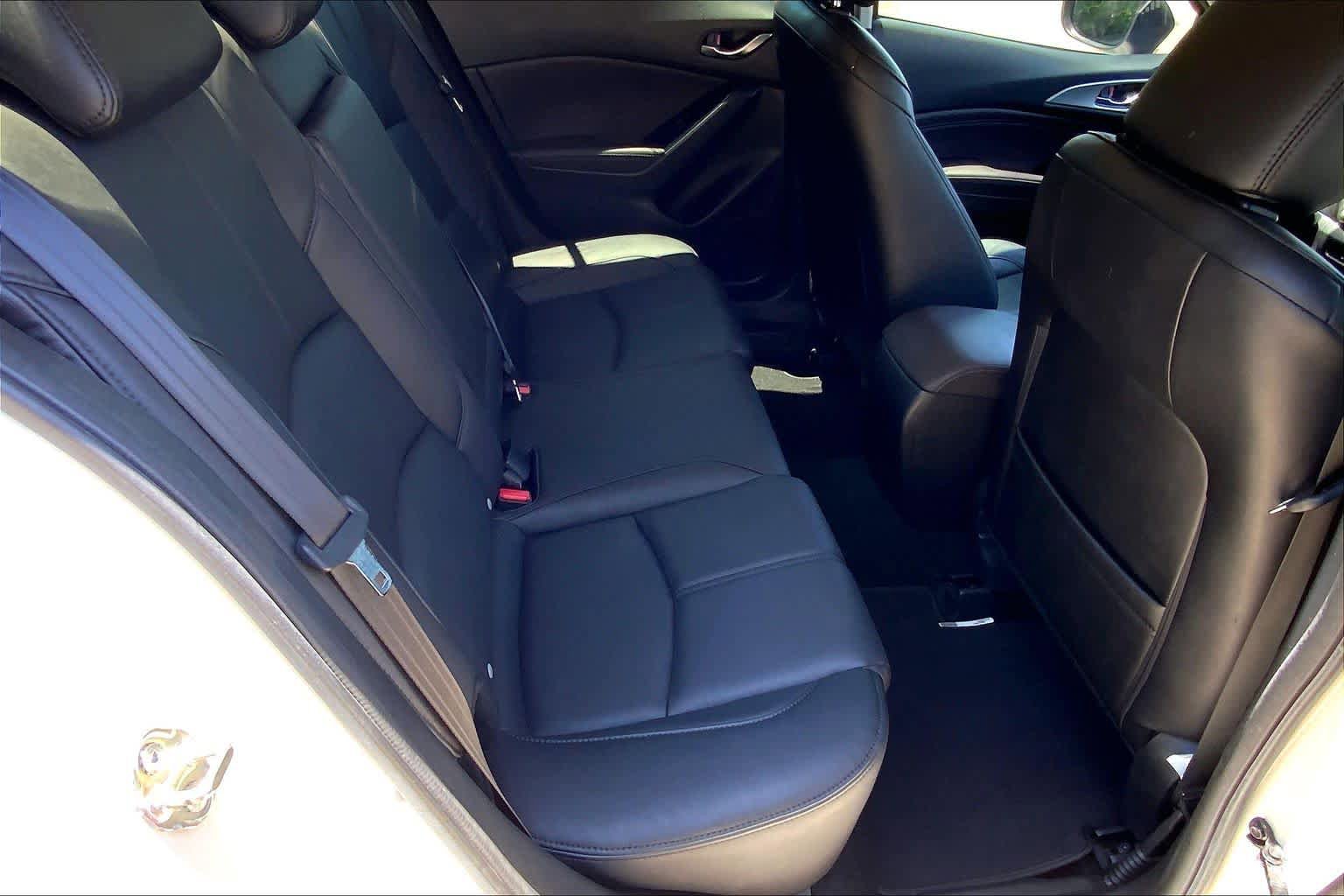 Used 2018 MAZDA MAZDA3 Touring FWD image 18
