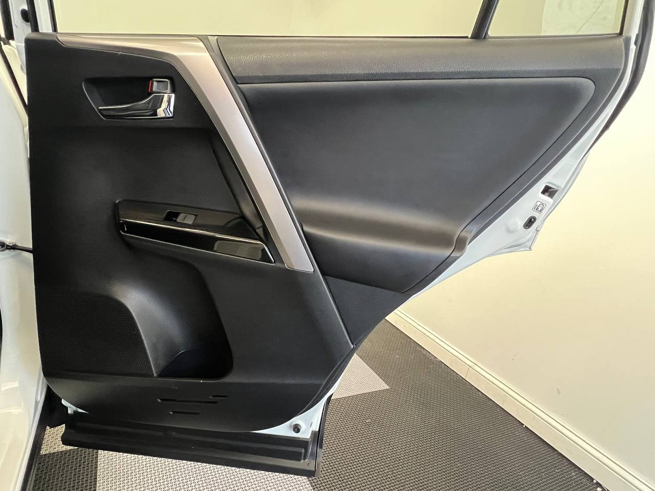 Used 2016 Toyota RAV4 Limited image 13