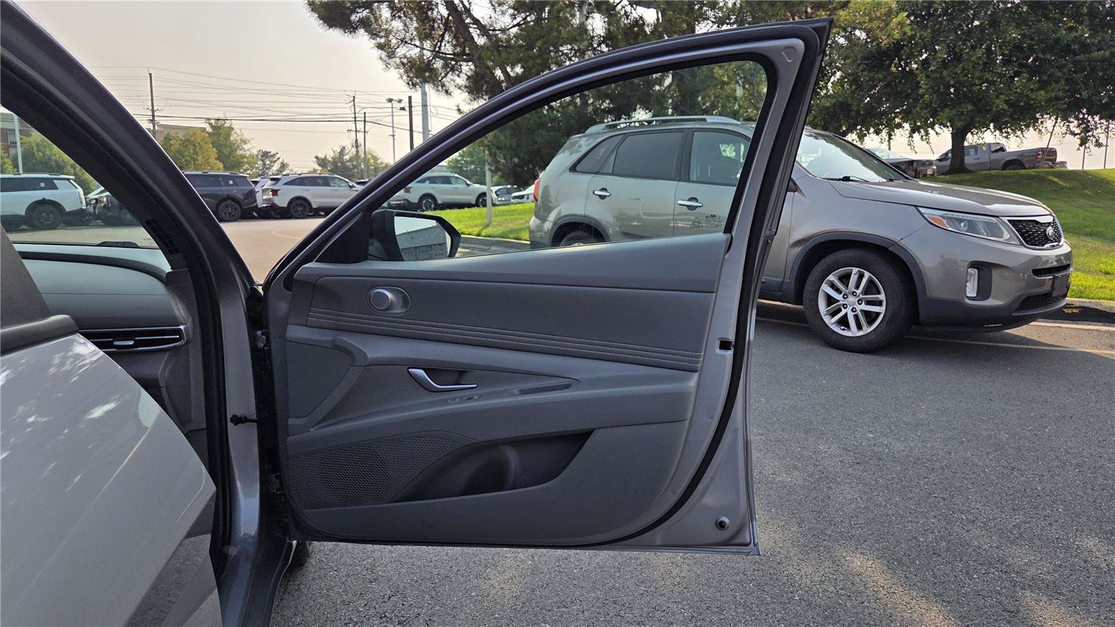 Used 2025 Hyundai Elantra Sport w/ Cargo Package FWD image 28