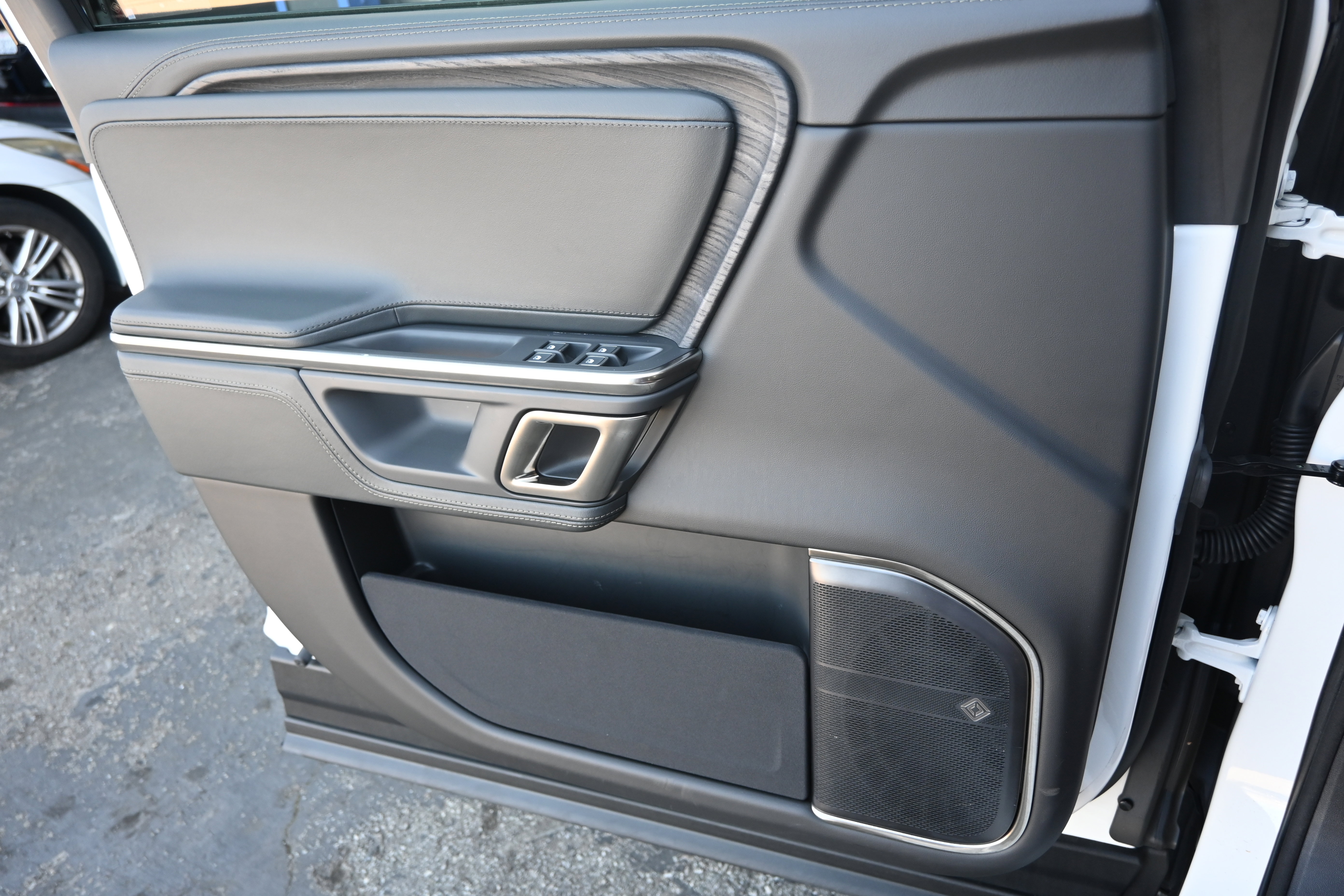 Used 2023 Rivian R1T Adventure image 31