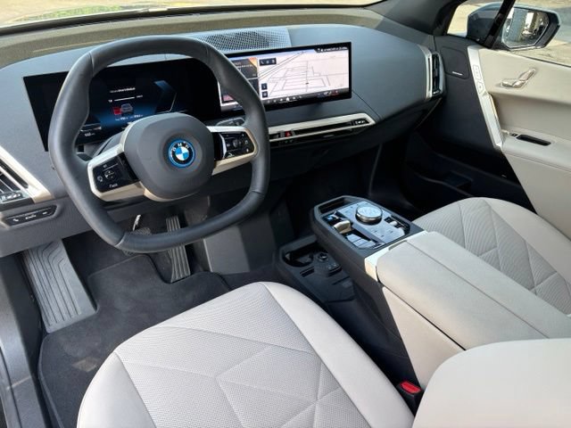 Used 2025 BMW iX xDrive50 AWD/4WD image 18